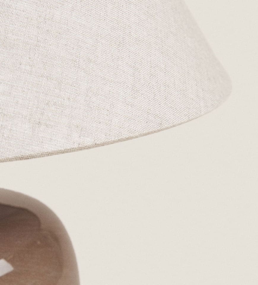 Glass base lamp